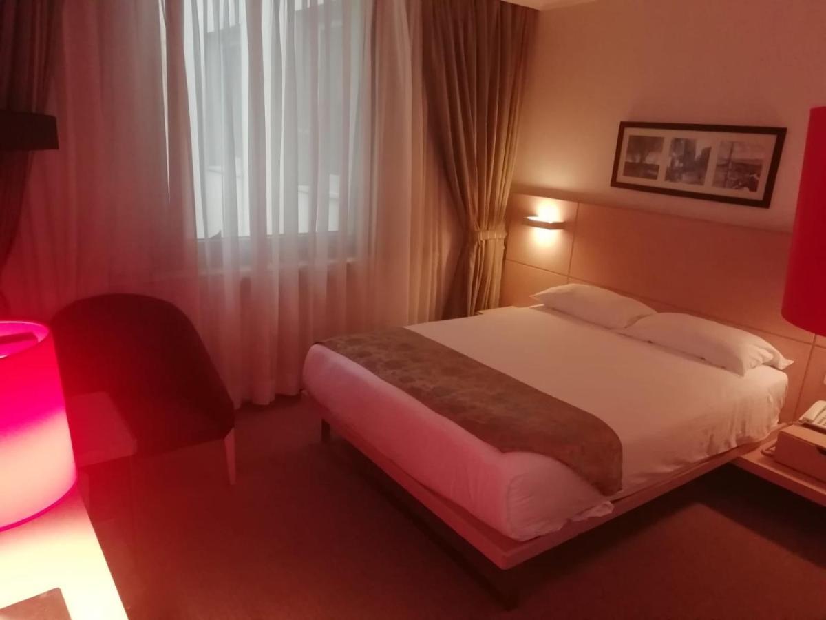 เอเรสซิน โฮเต็ล ทักซิม พรีเมียร์ Hotel อิสตันบูล ภายนอก รูปภาพ