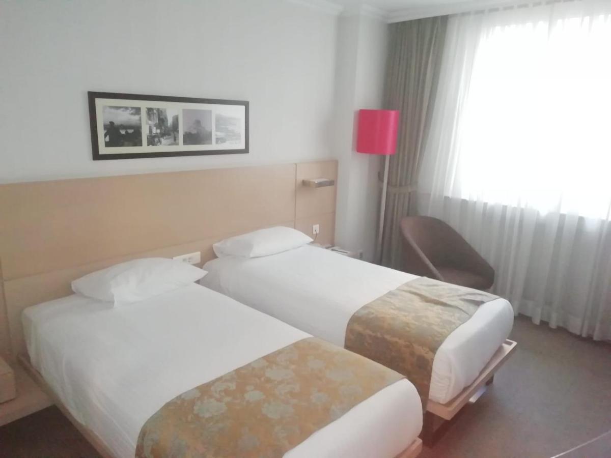 เอเรสซิน โฮเต็ล ทักซิม พรีเมียร์ Hotel อิสตันบูล ภายนอก รูปภาพ