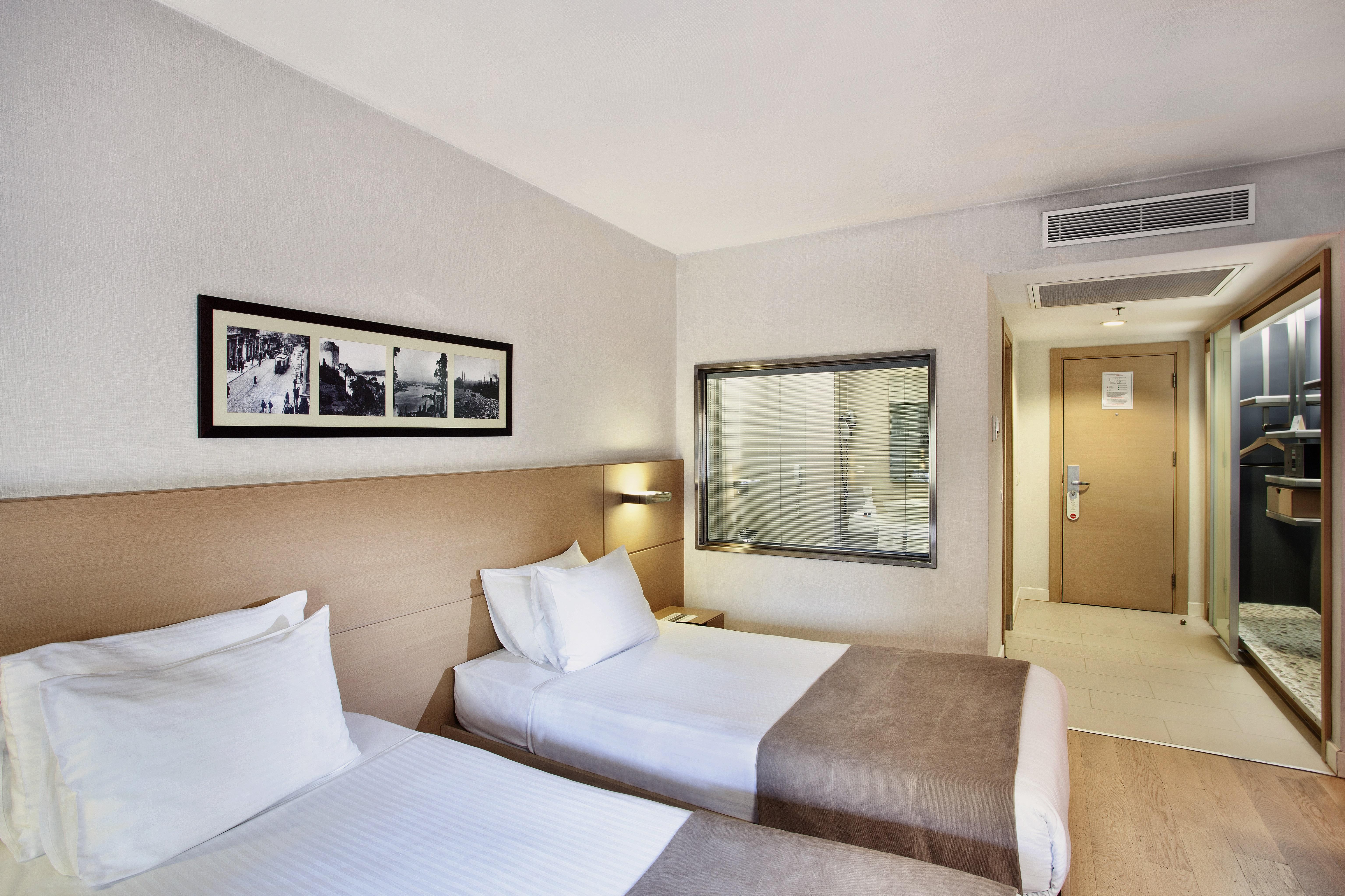 เอเรสซิน โฮเต็ล ทักซิม พรีเมียร์ Hotel อิสตันบูล ภายนอก รูปภาพ
